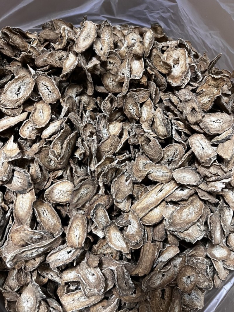 牛蒡根又名牛菜、恶实根中药用、泡茶专用无硫水洗干净。