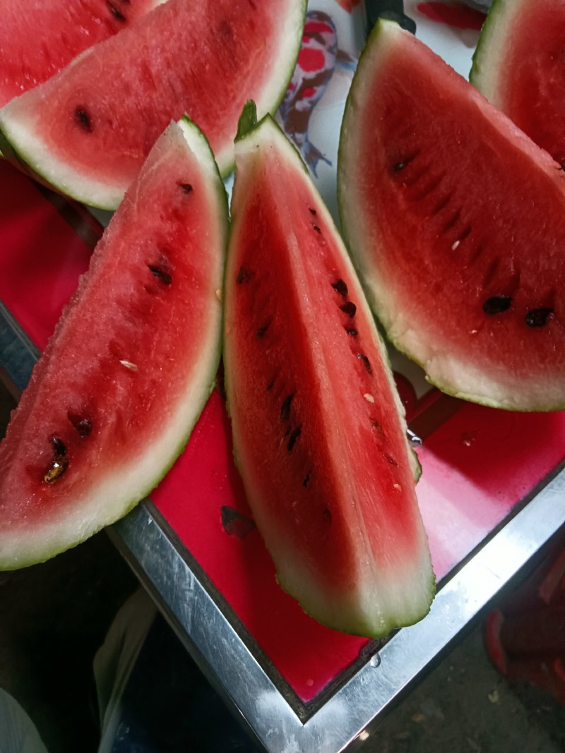 湖南汝城大棚麒麟西瓜大量上市