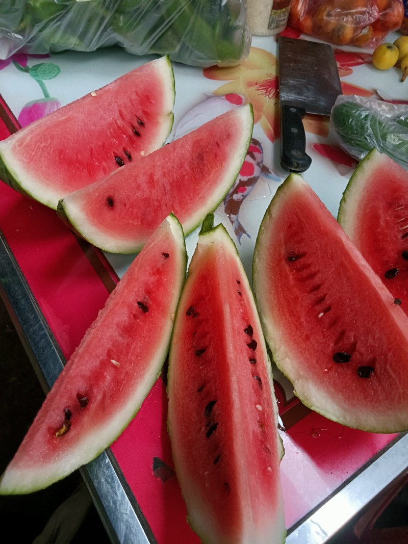 湖南汝城大棚麒麟西瓜大量上市