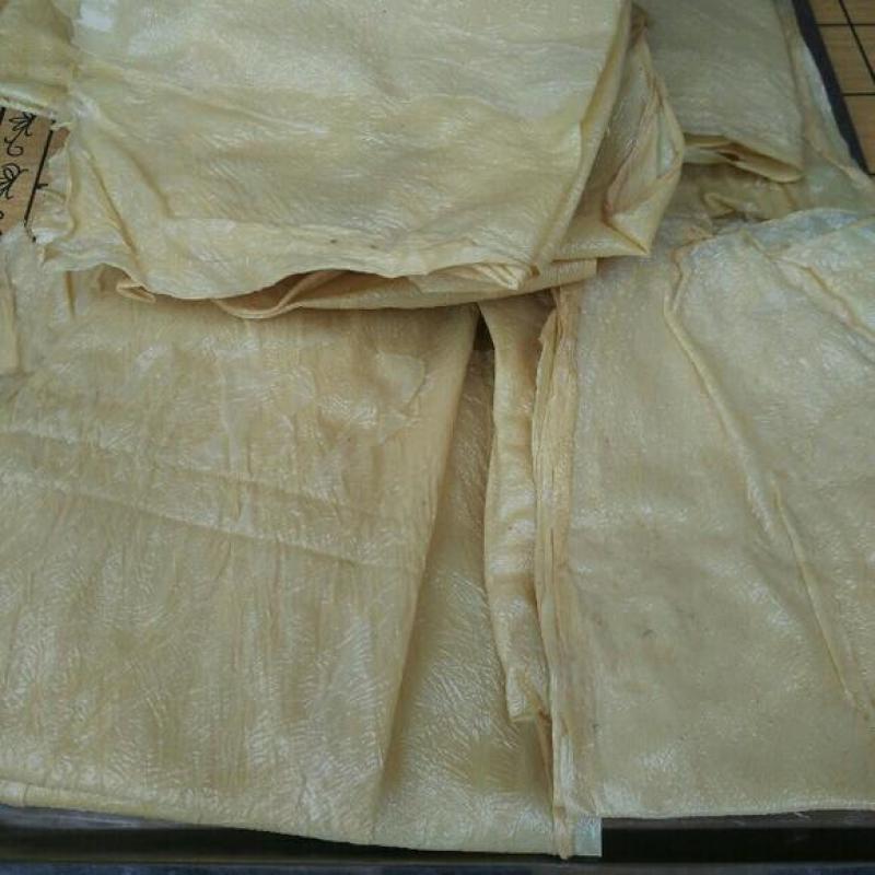 豆筋桐柏豆筋是河南省南阳市桐柏县的特产。桐柏豆筋“色如金