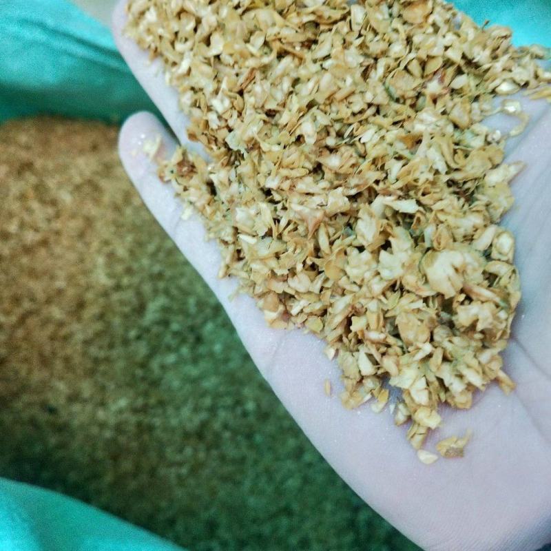 生产中，有需要豆粕小料，糖蜜豆皮糖蜜麸皮的老板及时联系我