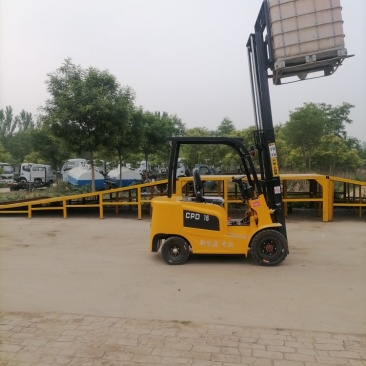 新能源锂电池1.5吨叉车