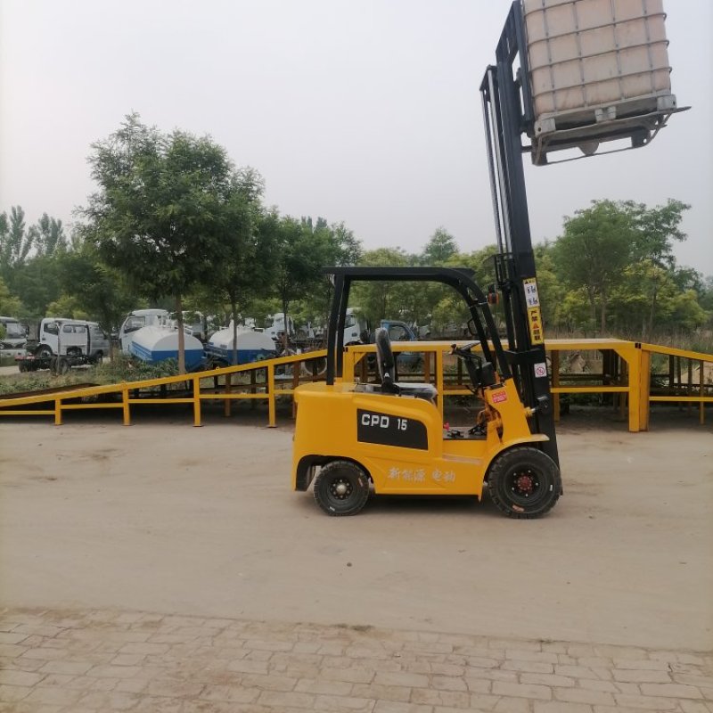 新能源锂电池1.5吨叉车