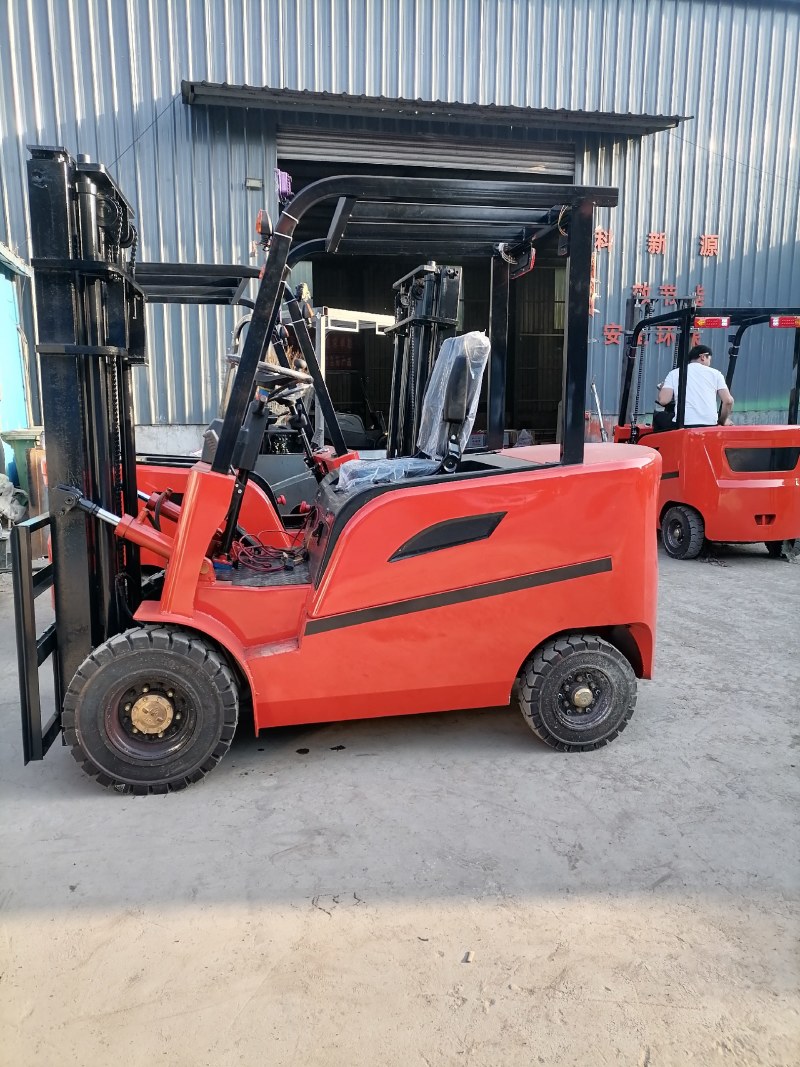 新能源电动叉车2吨标配