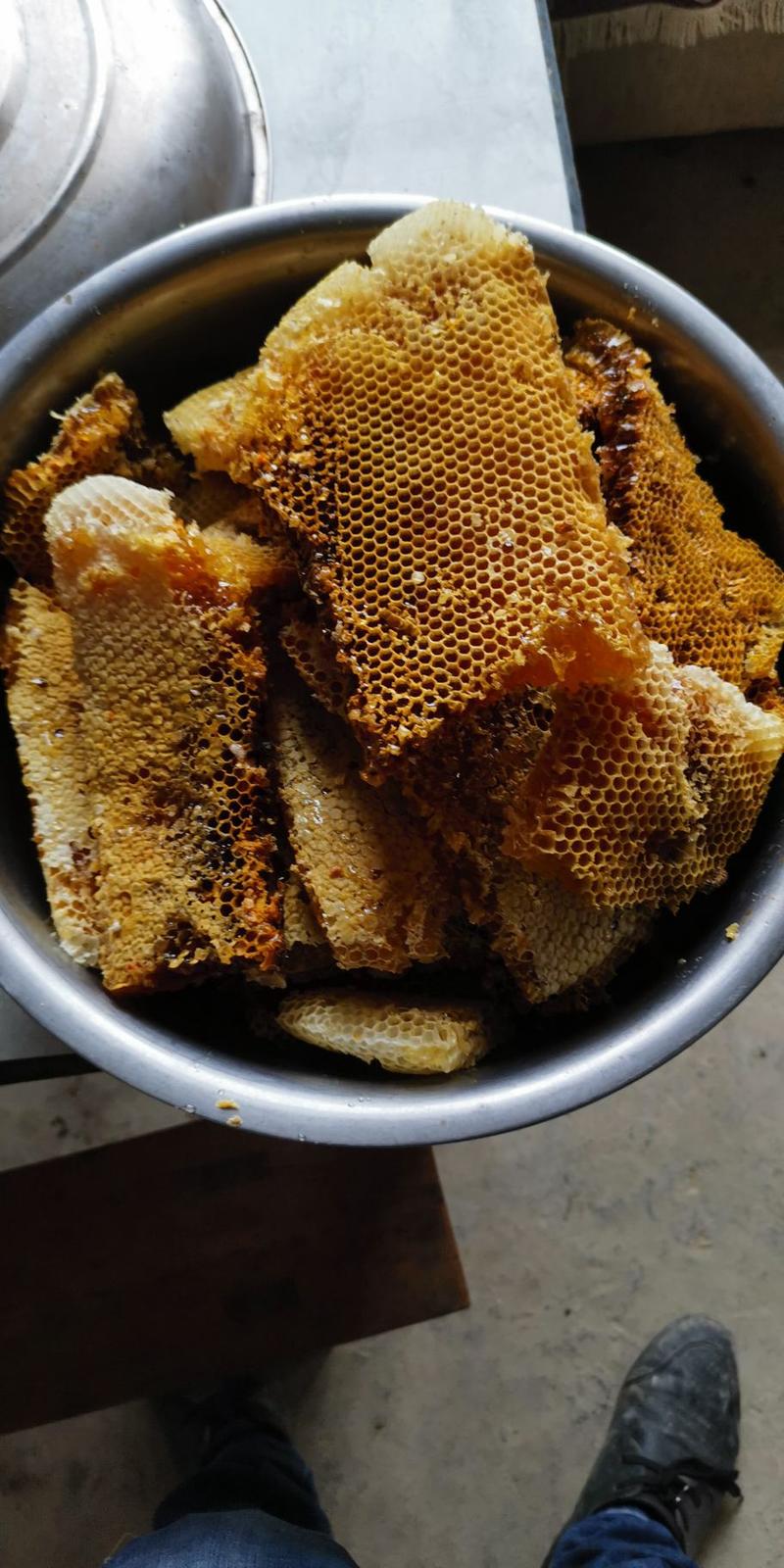 土蜂蜜1斤（油菜花，脐橙花）量少得很，山中土蜜