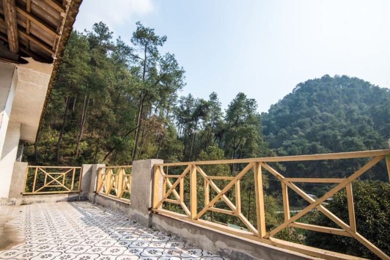 重庆南山1000平半成品民宿转，毗邻南山植物园,群山环
