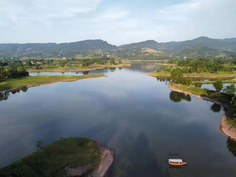 13长寿大洪湖旁600平农家乐带鱼塘出租，地下1层楼上4
