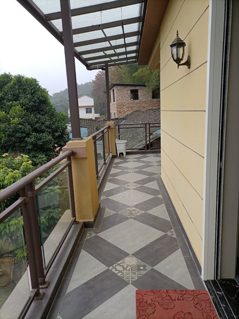 大学城虎峰山上300平独栋别墅加3亩土地出售，售价2