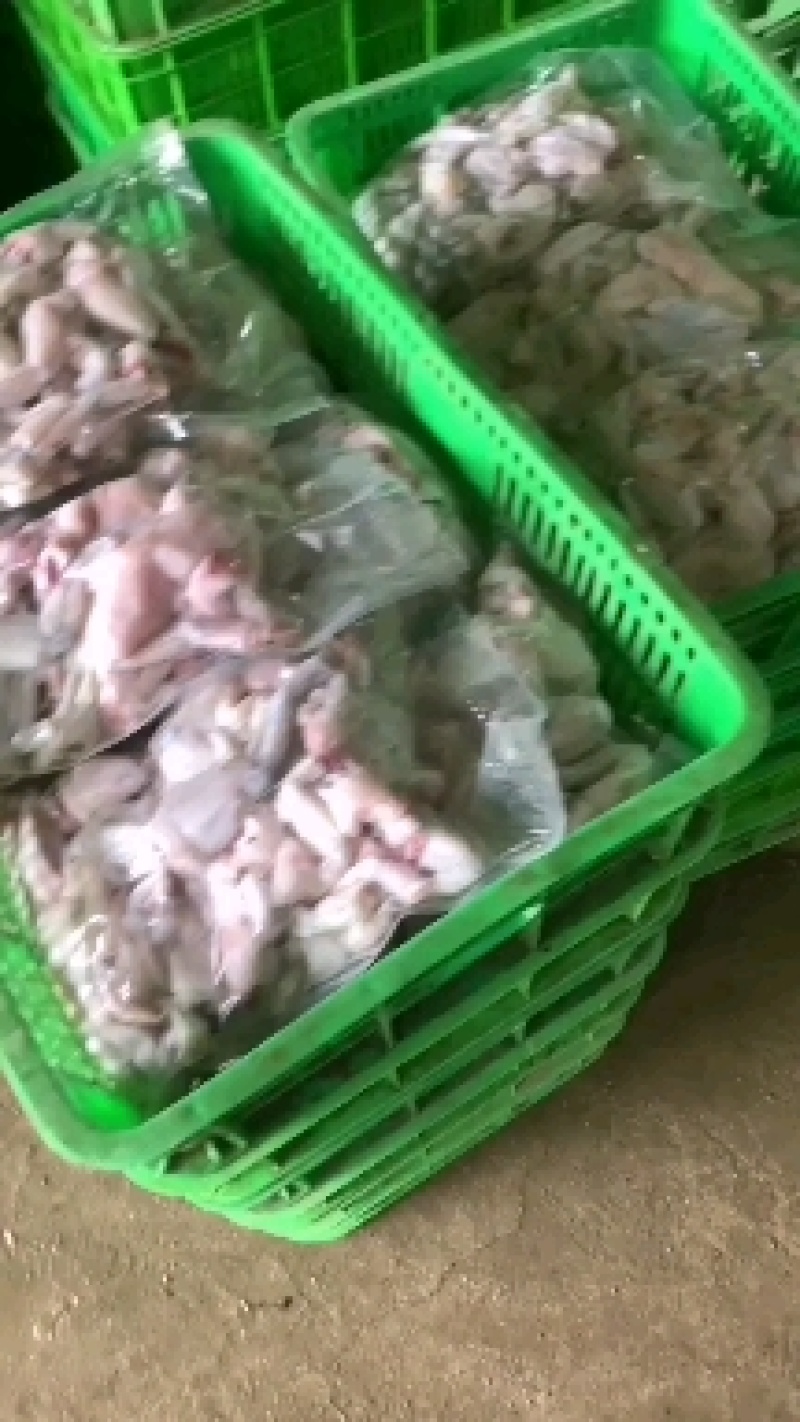 牛蛙肉，现抓现杀，新鲜速冻，原汁原味，口感倍棒。