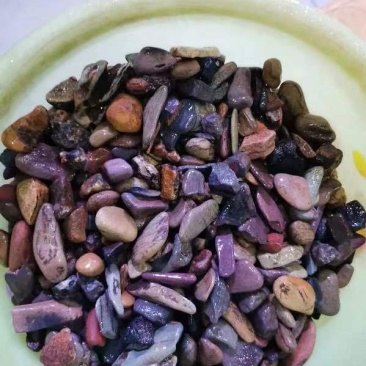天然水洗，溪流石1500一吨十吨起1200运费自理