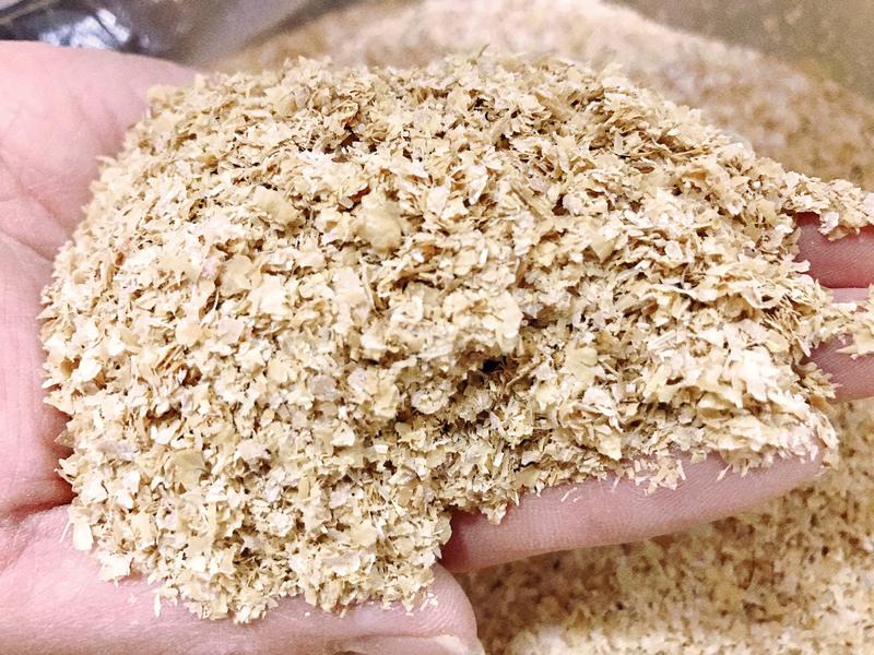 小麦麸皮，含碎麦，无沙土，无杂质，无霉变，降低养殖成本