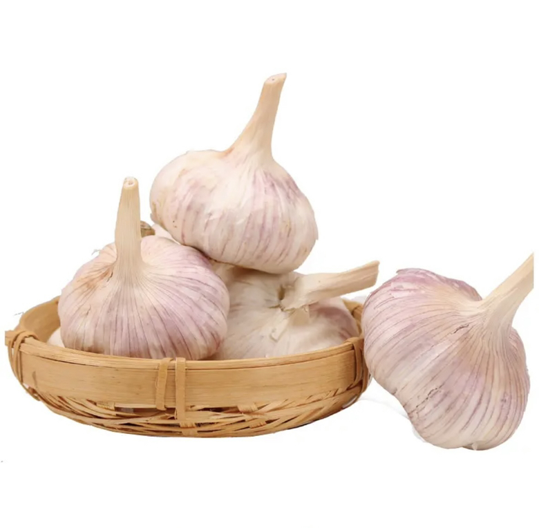 白皮蒜蒜泥正在与盐、醋等调料搅拌,碗中蒜泥色泽洁白,香气四溢 搓蒜成品:蒜泥与调味料混合搅拌过程