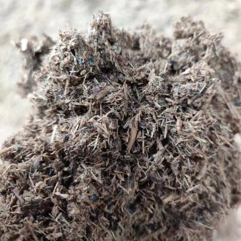 大量供应木渣，水份60-70之间，出厂价格180一吨。