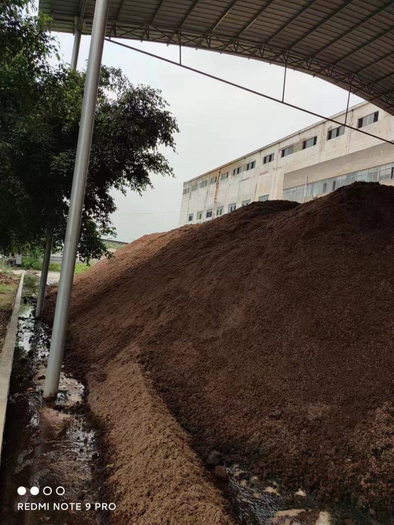 大量供应木渣，水份60-70之间，出厂价格180一吨。