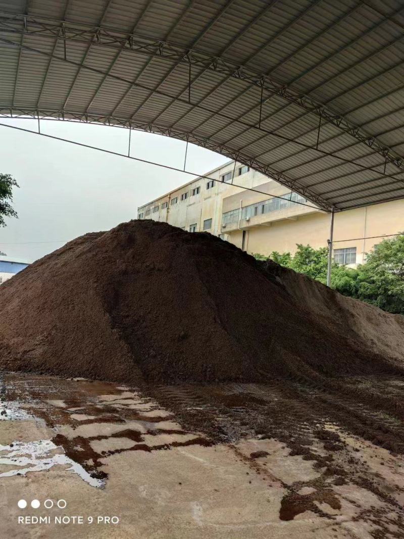 大量供应木渣，水份60-70之间，出厂价格180一吨。