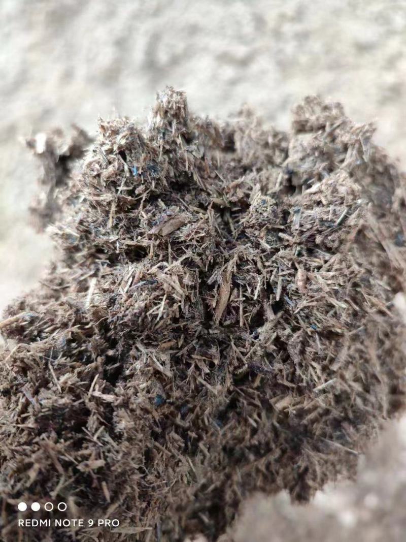 大量供应木渣，水份60-70之间，出厂价格180一吨。