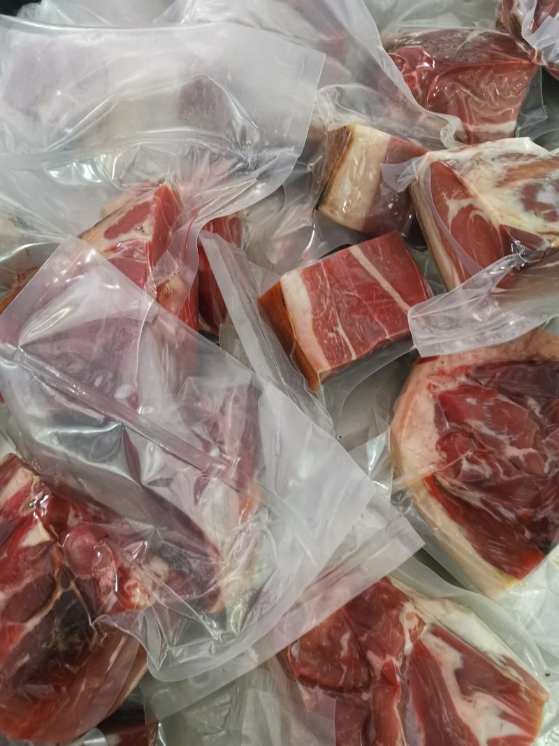 禄劝撒坝陈年老火腿两年以上