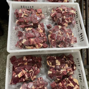高品质牛肉粒，可定做原切，调理，各种品质。厂家直销。