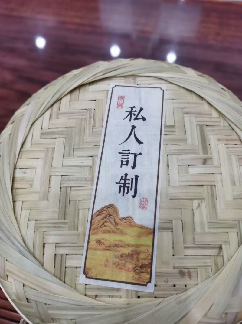 云南普洱易武弯弓古树2019年头春（明前茶）小饼礼盒装