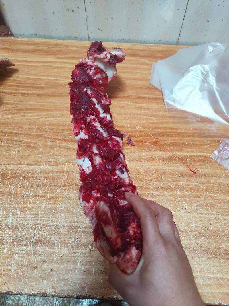 质量新鲜屠宰满肉牛脖骨