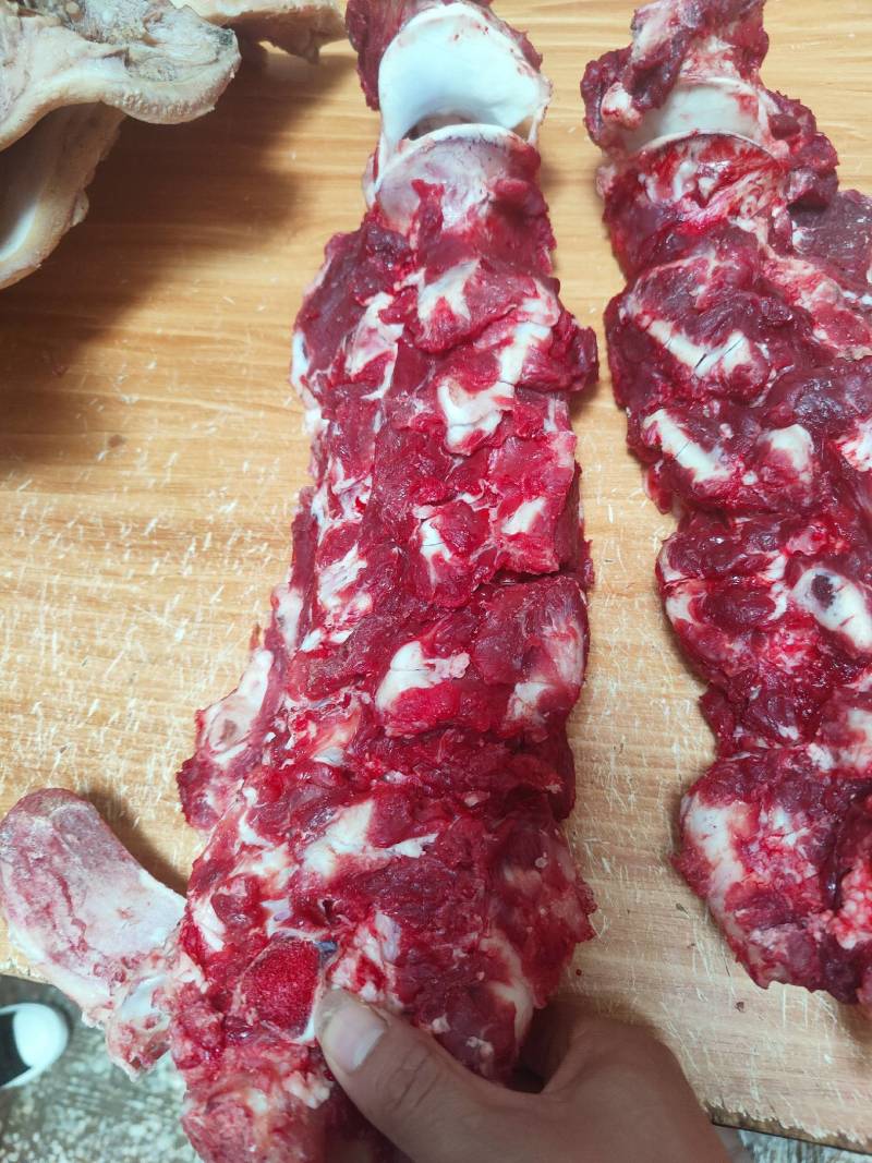 质量新鲜屠宰满肉牛脖骨
