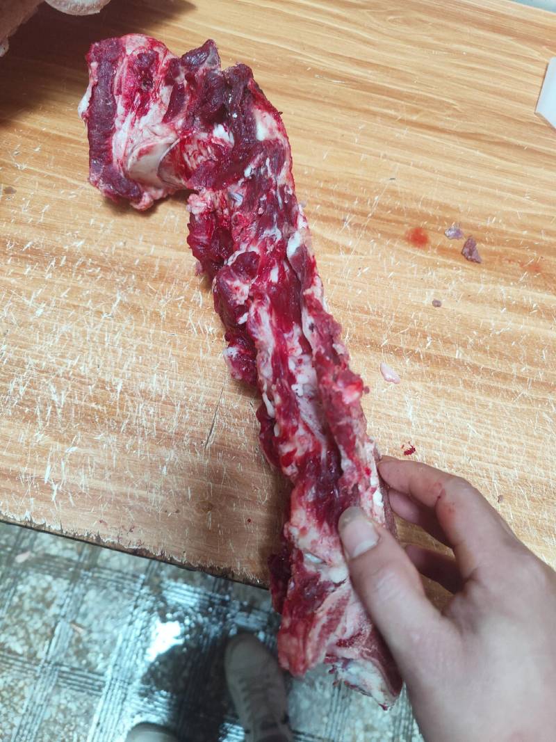 质量新鲜屠宰满肉牛脖骨