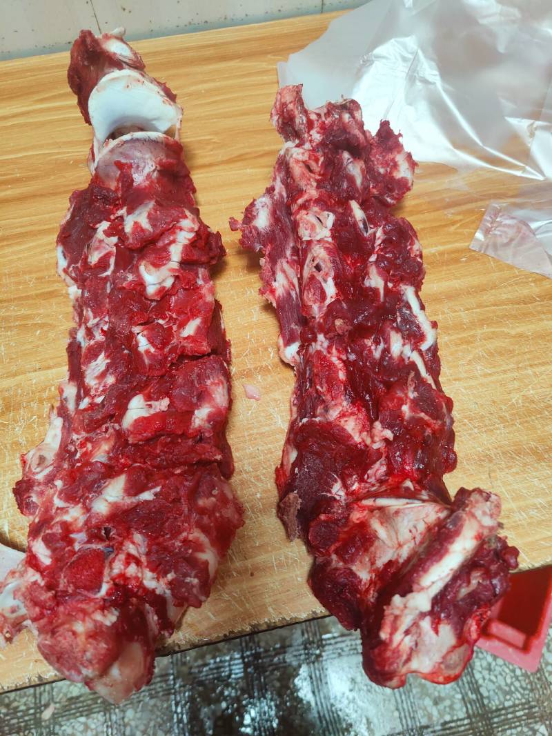 质量新鲜屠宰满肉牛脖骨