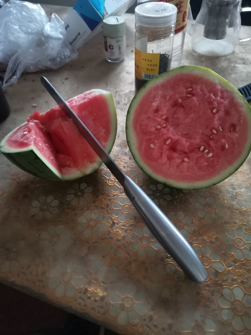 蜜童无籽西瓜开园了，货源充足，质量超好，价格便宜