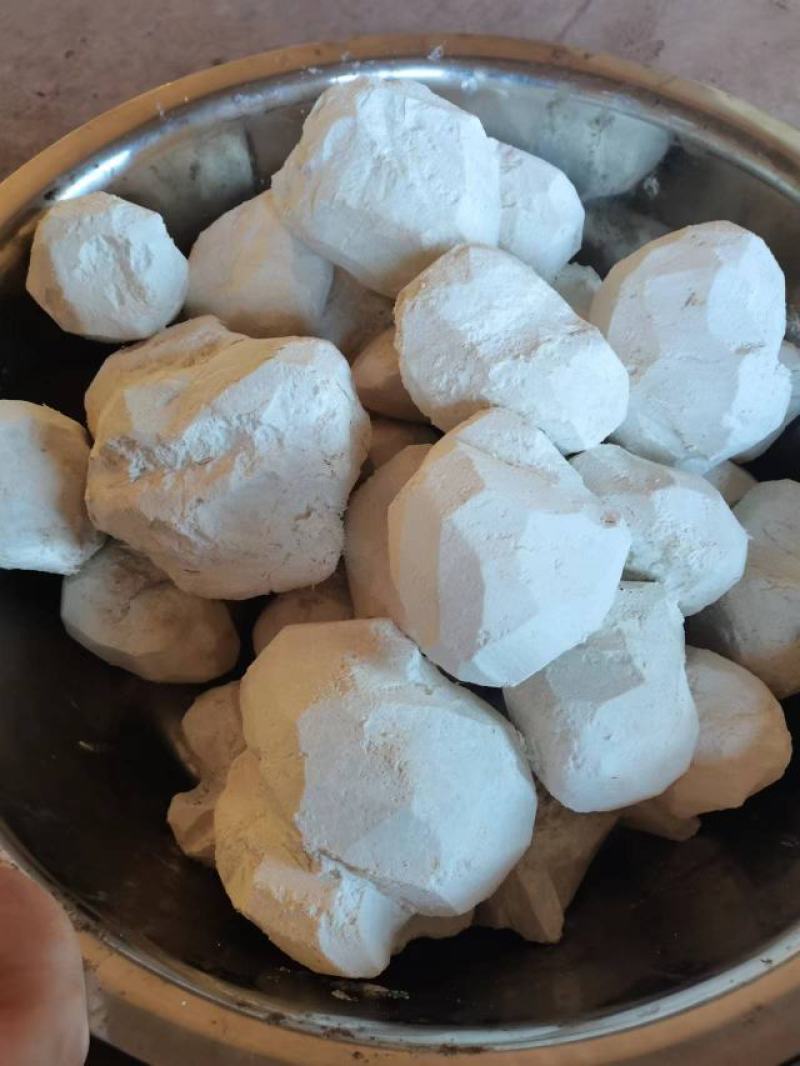 云南生茯苓纯白砣，生茯苓自然晾晒干，无硫。