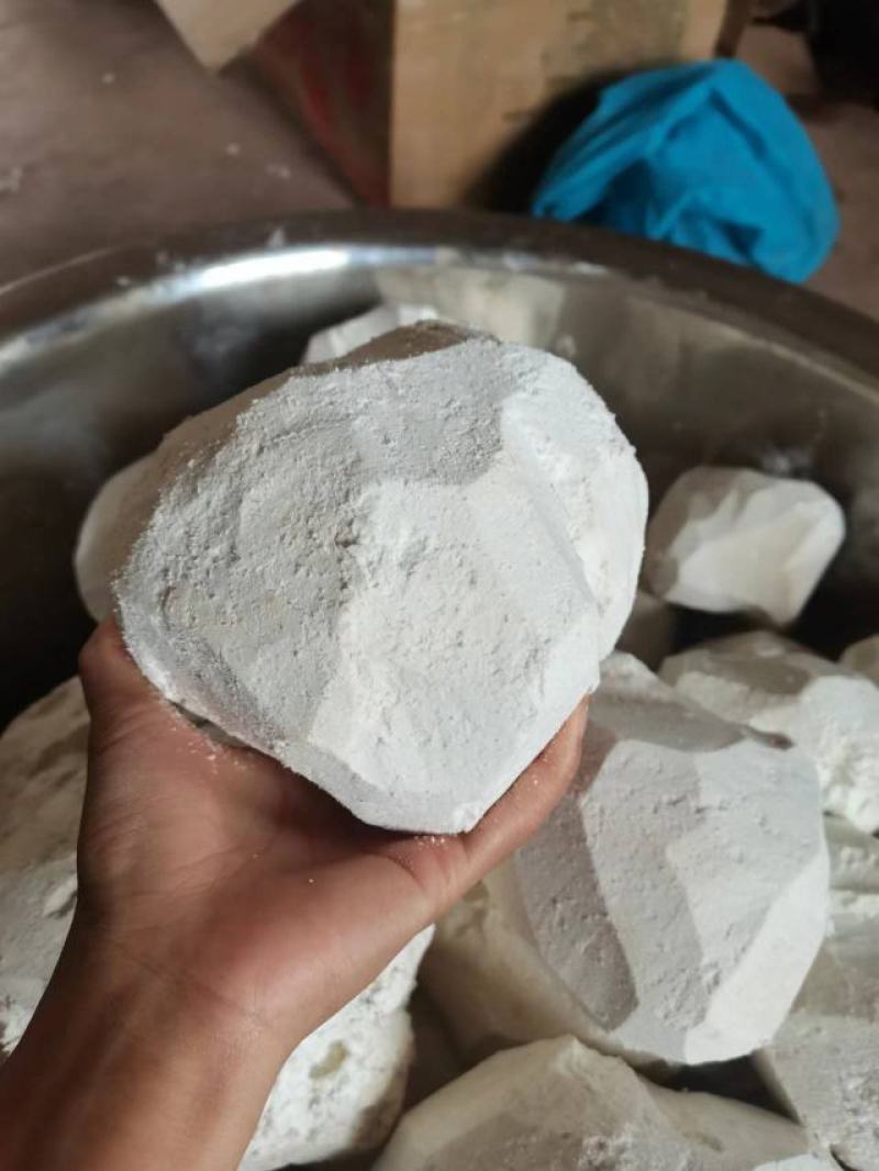 云南生茯苓纯白砣，生茯苓自然晾晒干，无硫。