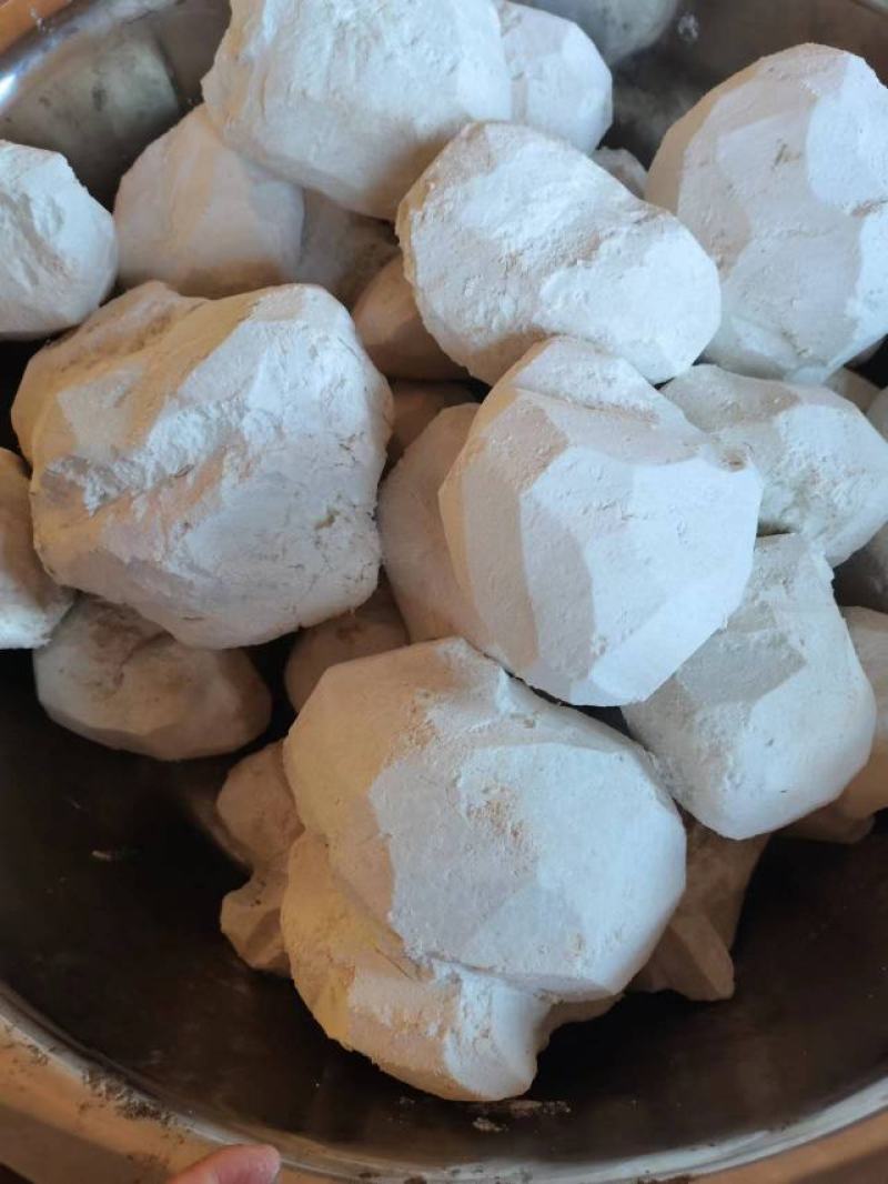 云南生茯苓纯白砣，生茯苓自然晾晒干，无硫。