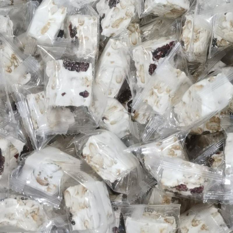 雪花青稞酥，纯粮食制作而成，甜而不腻，回味无穷，