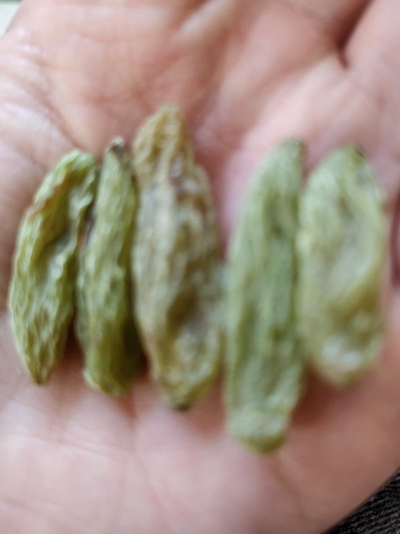 葡萄干麻正牌，酸甜可口，色丰无籽，色如翡翠，各大超市热卖
