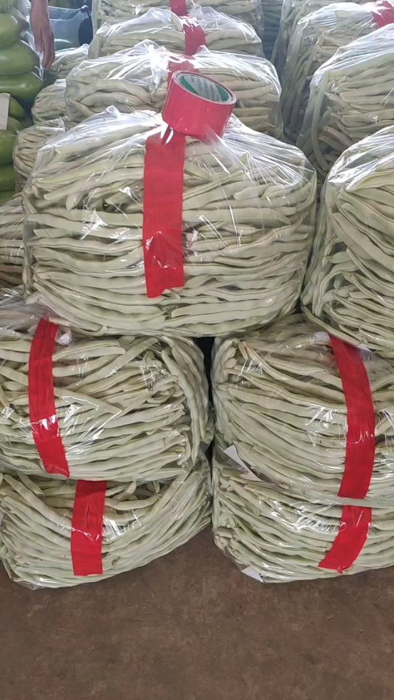 白条架豆大量有货，质量很好价格不高欢迎各地客商前来联系。