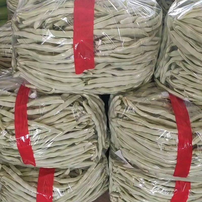 白条架豆大量有货，质量很好价格不高欢迎各地客商前来联系。