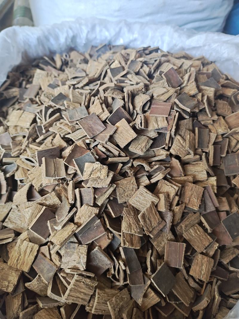 杜仲杜仲皮杜仲方块杜仲去皮炒杜仲整排捆绑杜仲