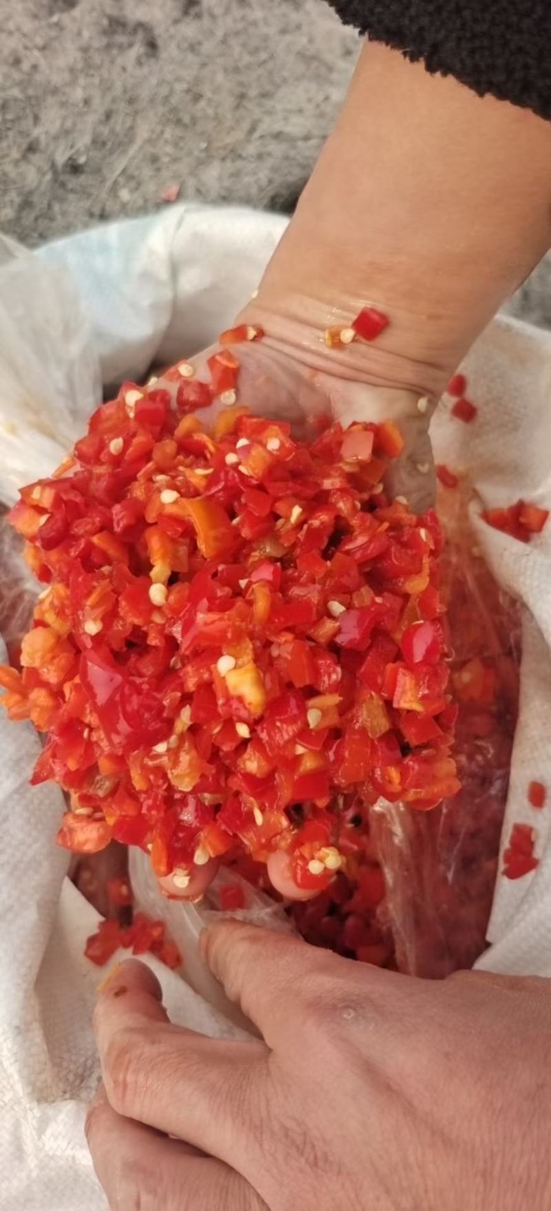 本人主要经营农副产品蔬菜，辣椒