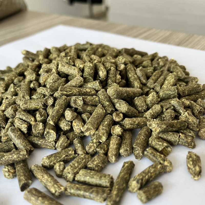 西班牙苜蓿颗粒动物园饲料兔粮龙猫粮豚鼠粮荷兰猪磨牙粮