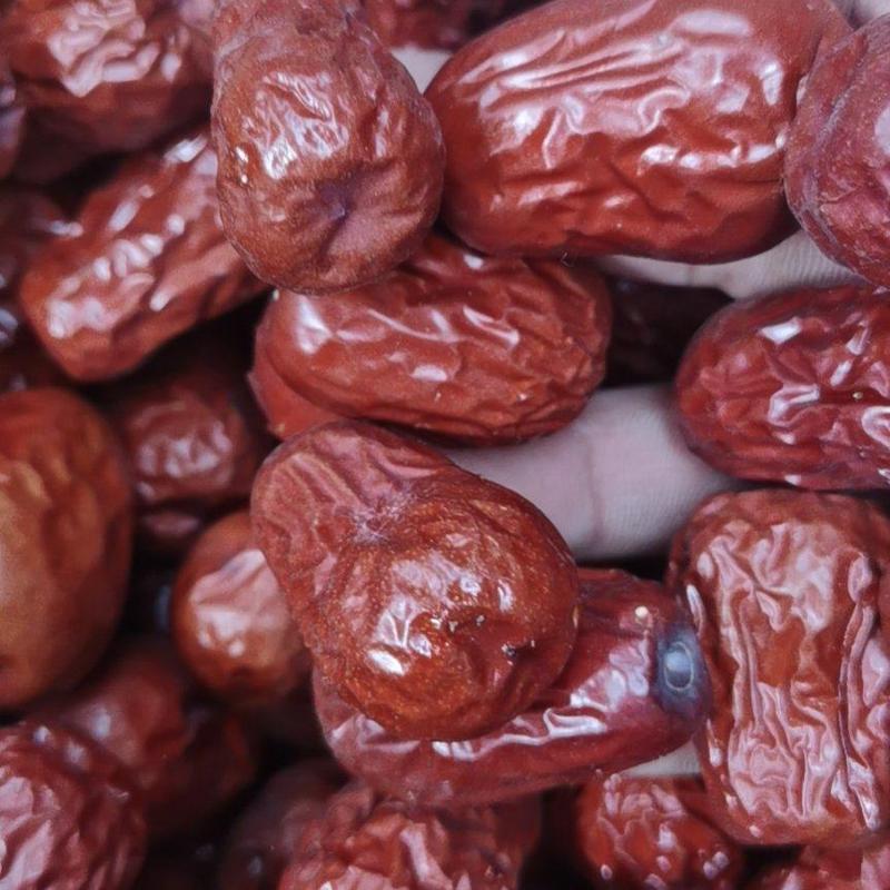 和田大枣来自新疆大漠的原生态红枣，规格齐全，供应充足，