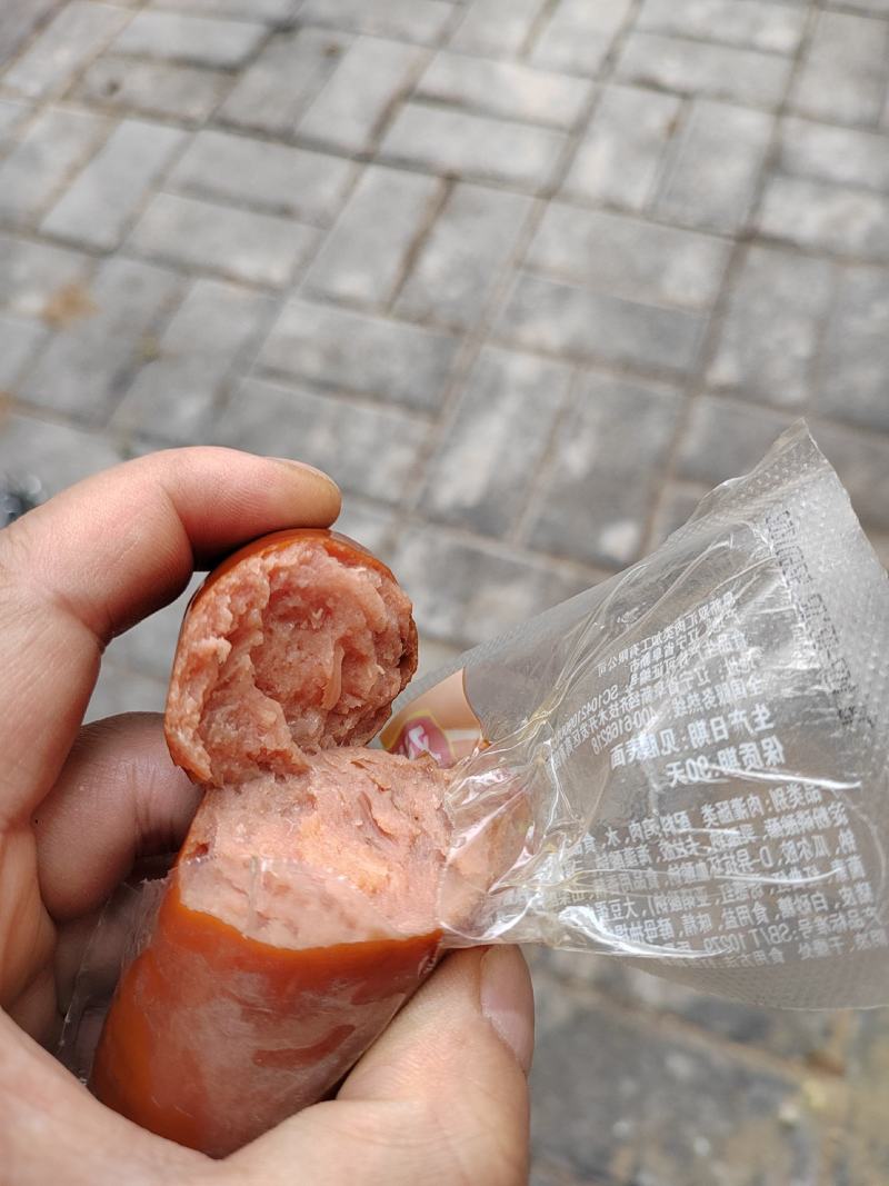 有一批临期刚过保质期的火腿肠，都是鸡肉肠和猪肉肠