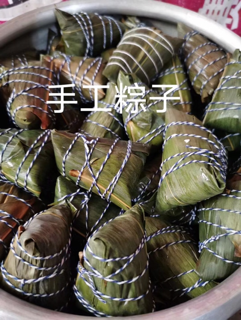 手工粽子，粽香四溢，香甜软糯，物美价廉。包邮到家。