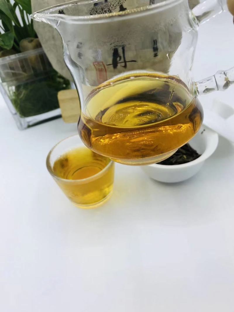 荒野-白牡丹，饼型圆润，饼香醇厚