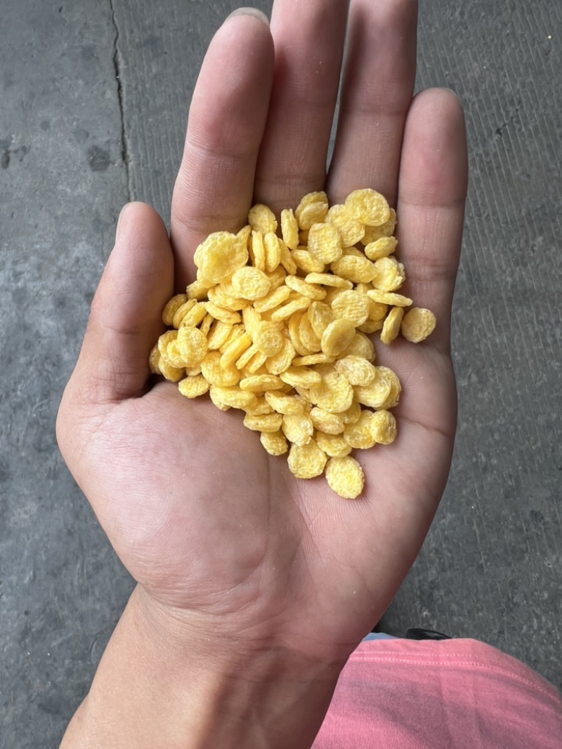 玉米片膨化食品加工原料黄玉米片现货供应袋装14斤