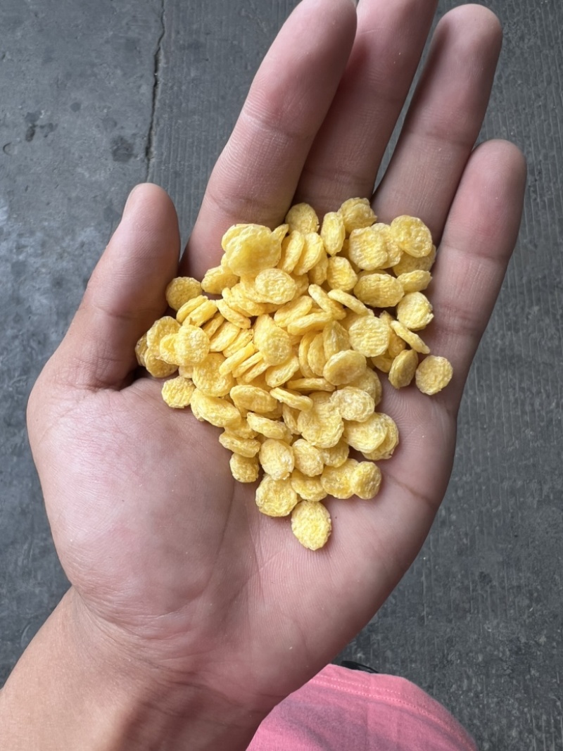 玉米片膨化食品加工原料黄玉米片现货供应袋装14斤