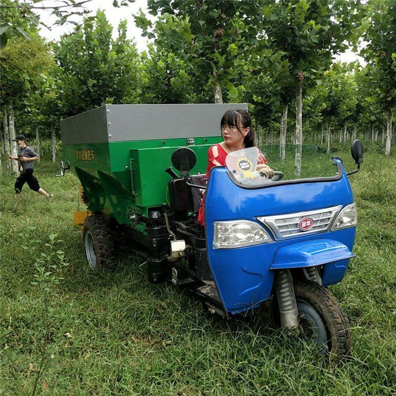 多功能撒料车柴油动力2.5立方撒粪车农田大棚施肥机