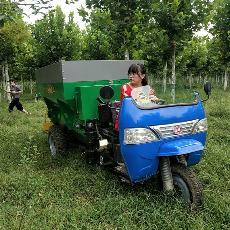 多功能撒料车柴油动力2.5立方撒粪车农田大棚施肥机