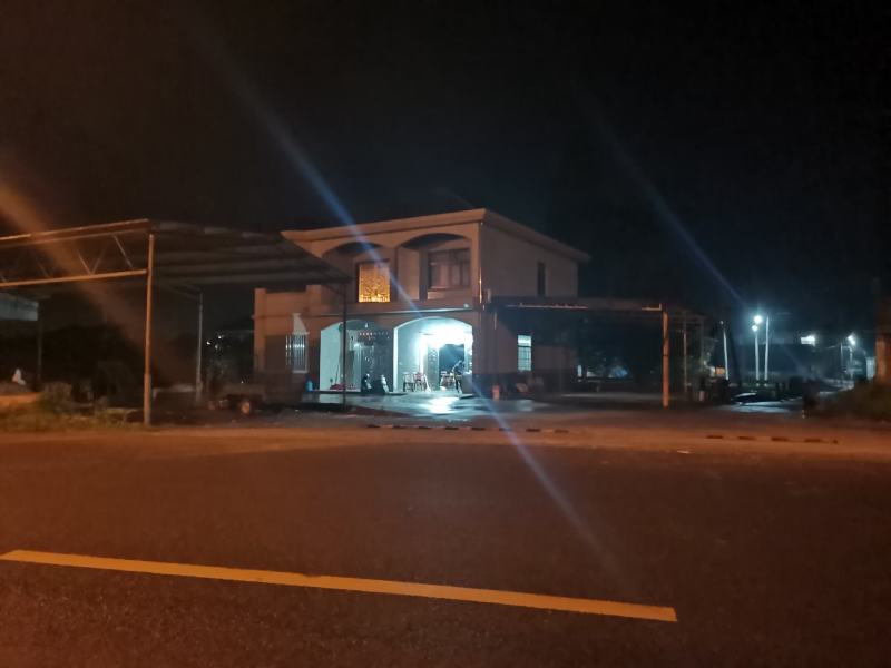 浙江宁波慈溪西三本地白玉米花的小陈家路西公交站牌正对面