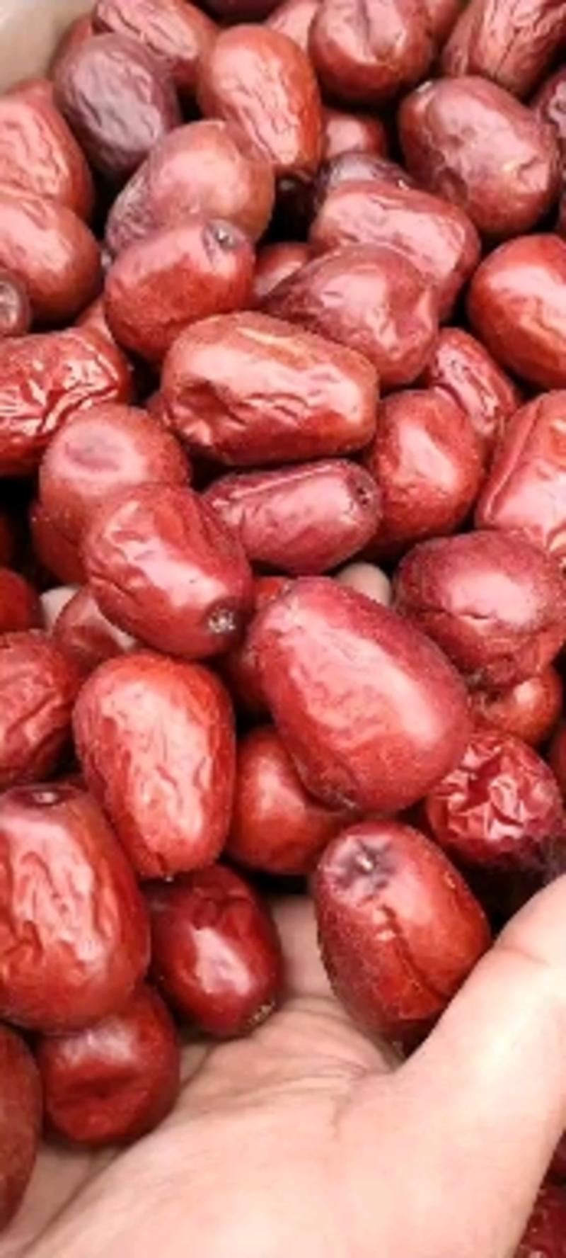 和田大枣来自新疆大漠的原生态红枣，规格齐全，供应充足，