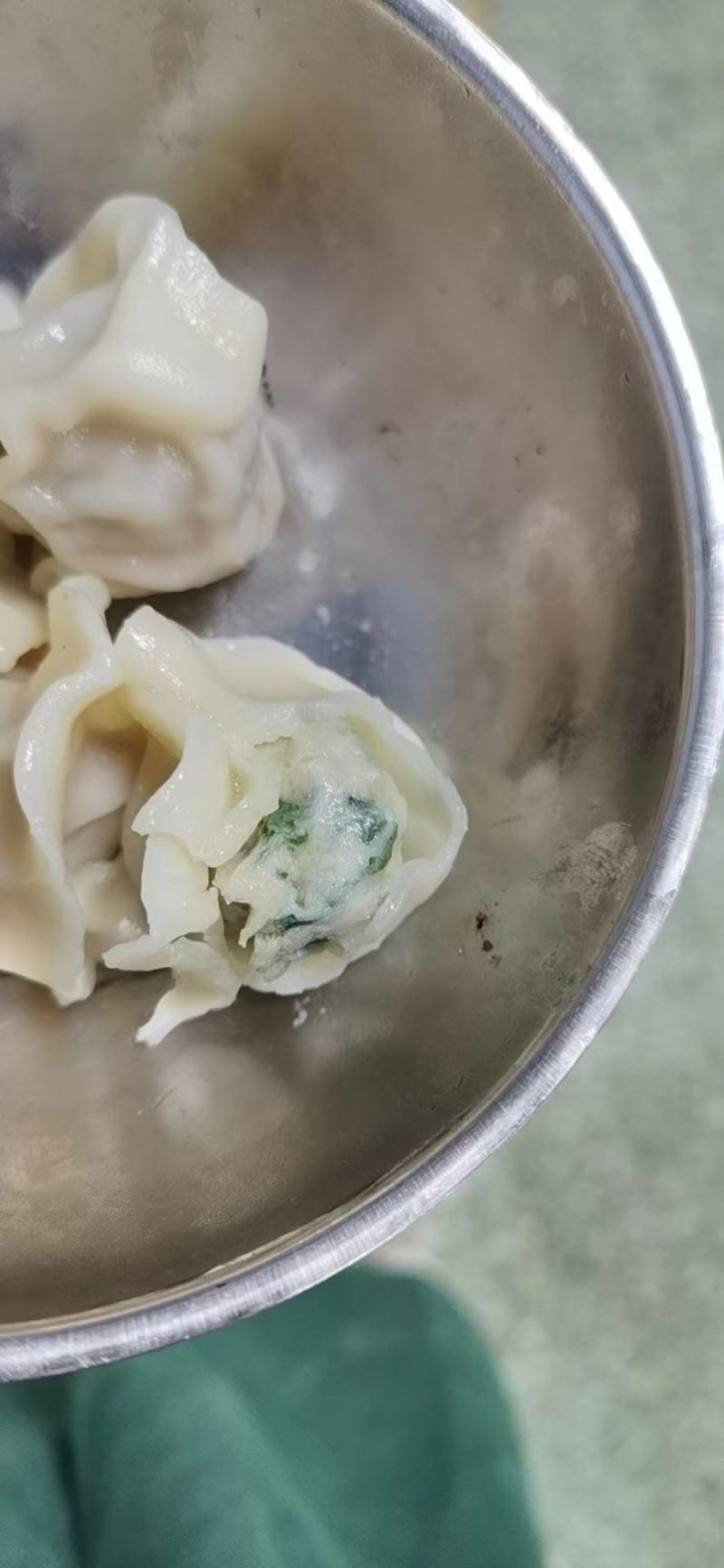 一袋2.8元，400g水饺带托盘，大个水饺，价格低，