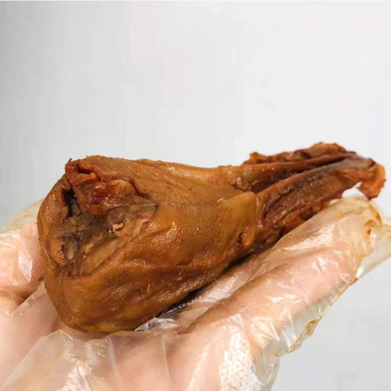 麻辣鸭头，货源稳定，产品齐全，送货上门，一袋起发，三袋包
